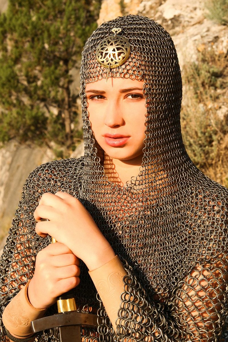 Галя, 25